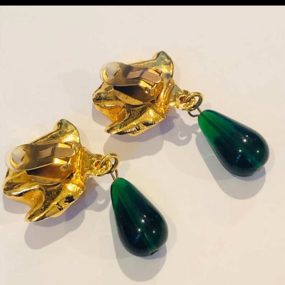 1970’s Vintage Gripoix Teardrop Green Earrings gold Flower French - Picture 1 of 7